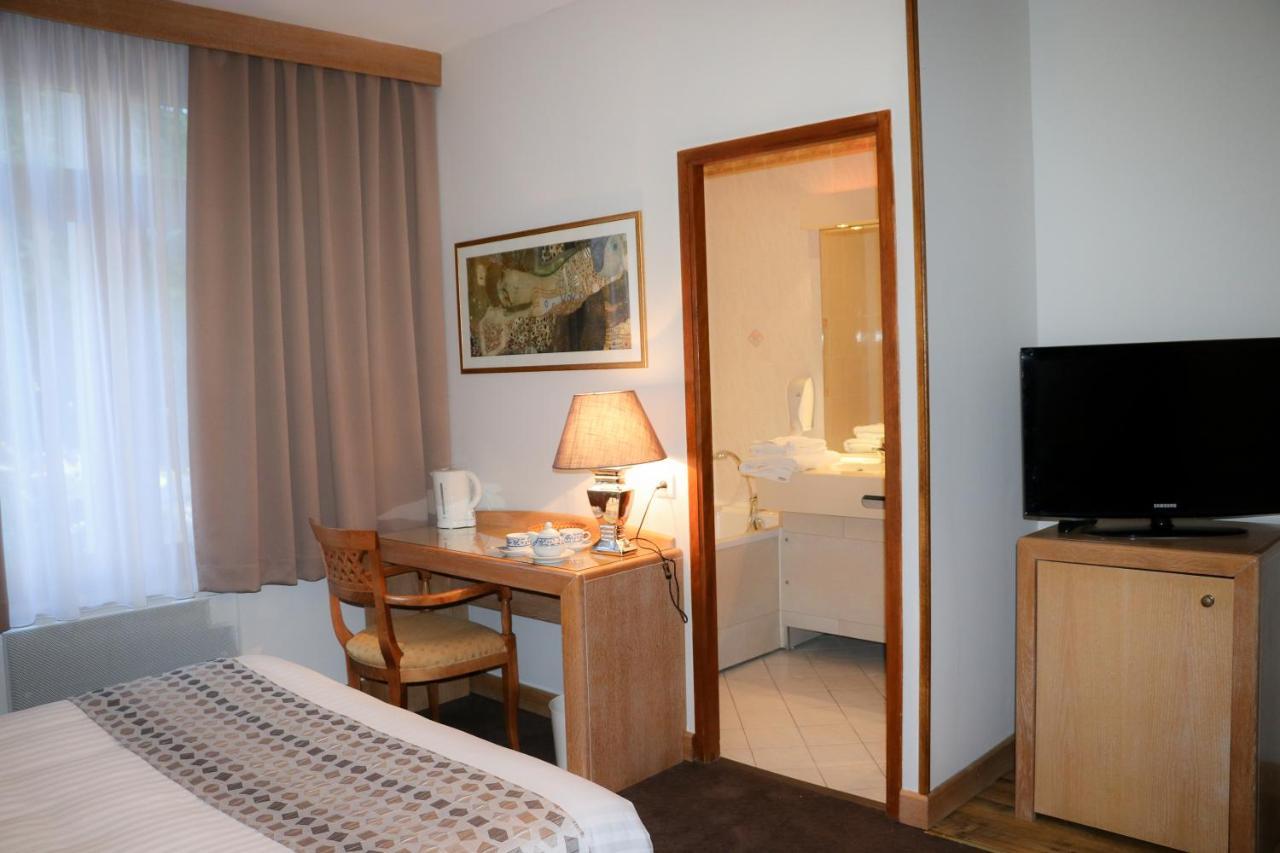 Hotel Eden Bethune Bagian luar foto
